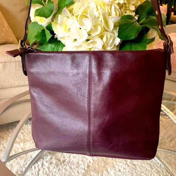 Handbags - Etienne Aigner vintage leather purse.